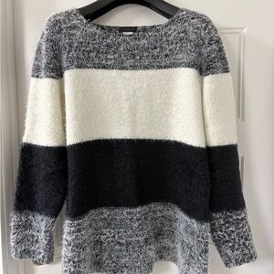 VENUS Women's Monochrome Striped Sweater